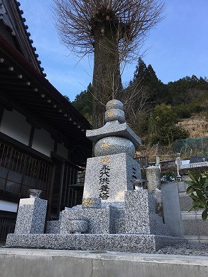 中辺路町にて五輪塔建立